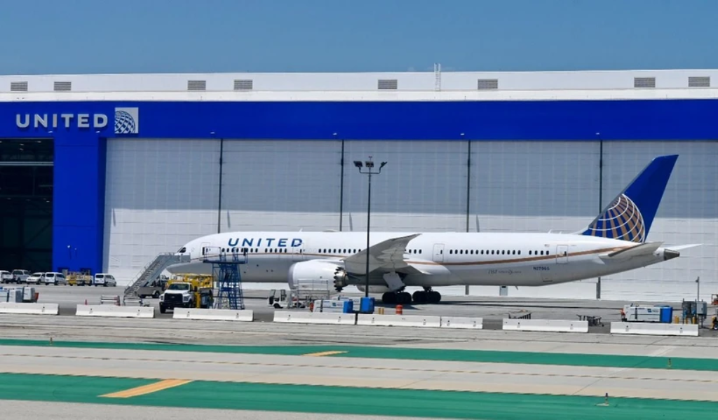 FAA yêu cầu kiểm tra dòng máy bay Boeing 787 Dreamliners sau sự cố trên không